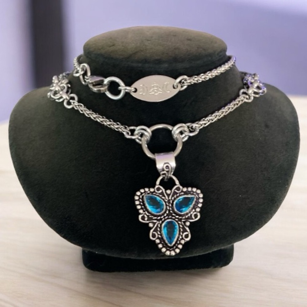 925 sterling silver overlay blue topaz triangle Celtic knot maille necklace - Picture 5 of 13